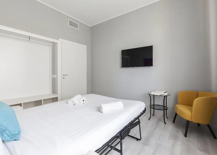 Hostly-the Happya Lodge-by San Giovanni Laterano *
